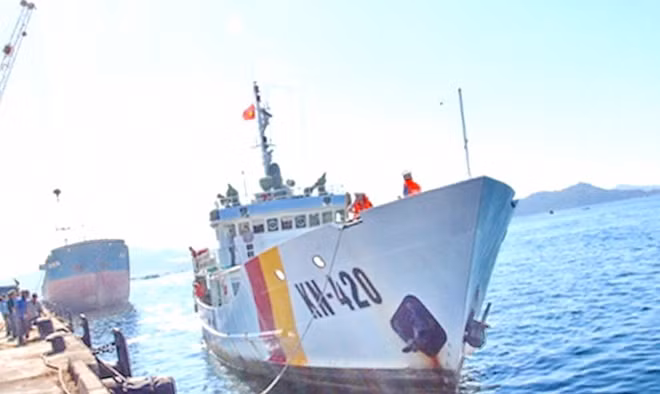 Tàu kiểm ngư KN-20 cập cảng Ba Ngòi, TP Cam Ranh sáng ngày 8-9 . Ảnh : CTV