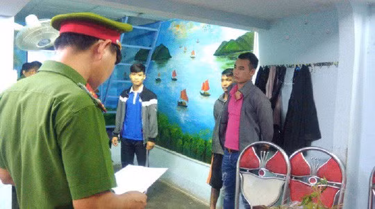 Công an khám xét nơi tạm trú của nhóm "tín dụng đen" ở thị trấn Tuy Phước, huyện Tuy Phước (Bình Định)