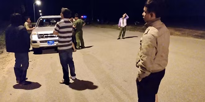Tổ công tác của Đồn Công an Khu công nghiệp Dung Quất đến hiện trường ngay trong đêm để ghi nhận vụ việc và khẩn báo Công an huyện Bình Sơn điều tra