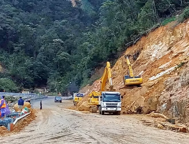 Sau nhiều nỗ lực khắc phục, đường đèo Khánh Lê cơ bản đã thông xe sáng nay 1-1-2019. Ảnh : Quốc Nhựt
