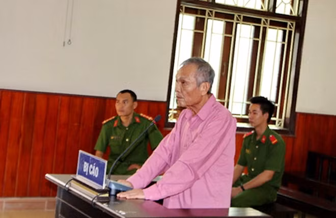 Bị cáo Nguyễn Đức Huyện tại phiên toà sơ thẩm . Ảnh : CTV
