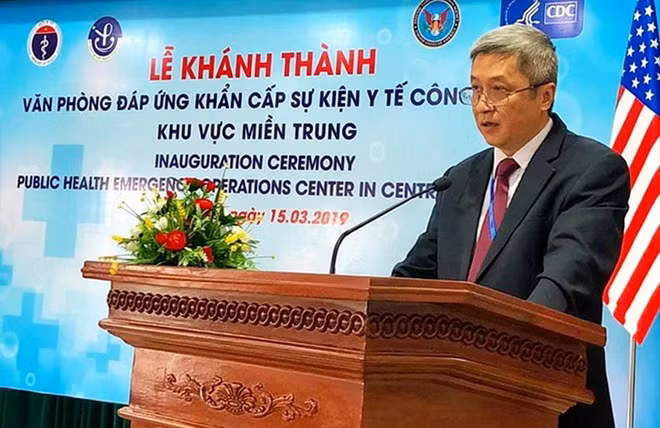 Thứ trưởng Bộ Y tế Nguyễn Trường Sơn phát biểu tại lễ khánh thành Văn phòng EOC khu vực miền Trung. Ảnh : CTV