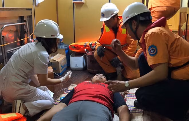 Bênh nhân trong tình trạng hôn mê. Ảnh: Nha Trang MRCC