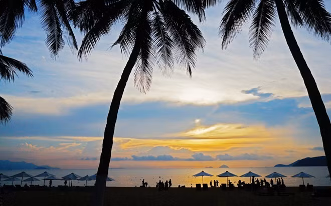 Bình minh trên biển Nha Trang. Ảnh : Hữu Toàn