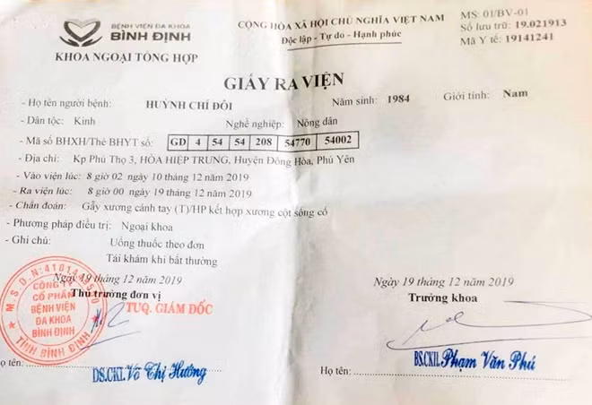 Giấy ra viện ngày 19-12 của nạn nhân Huỳnh Chí Đôi. Ảnh : Q.T