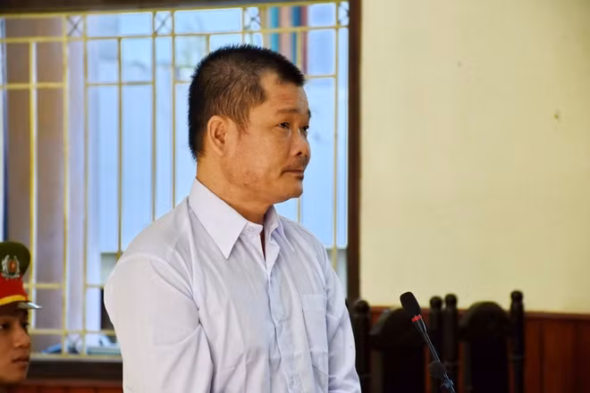 Bị cáo Lê Quốc Bình tại phiên xử hình sự sơ thẩm. Ảnh: Hữu Toàn