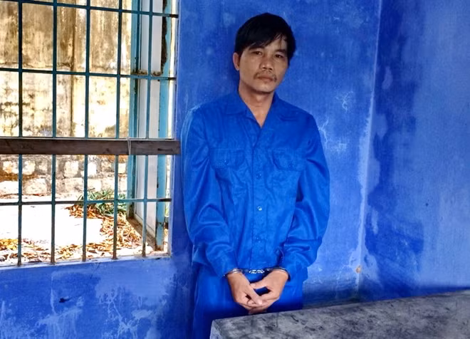 Đối tượng Nguyễn Quang Kiều sau khi bị bắt giữ. Ảnh : Minh Quyền