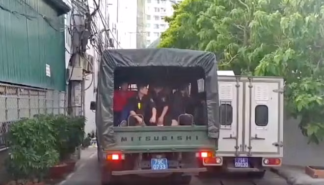 Cảnh sát cơ động được huy động phối hợp, hỗ trợ Cơ quan an ninh điều tra thực thi lệnh khám xét. Ảnh: P.L