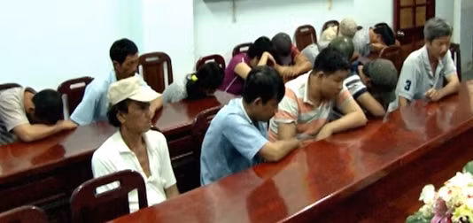 Triệt phá trường gà "khủng", thu giữ cả trăm triệu đồng