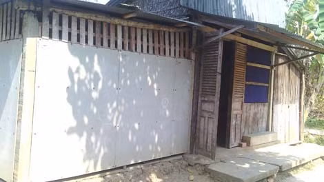 Ngôi nhà nơi hai cha con bé Ân đang sống.