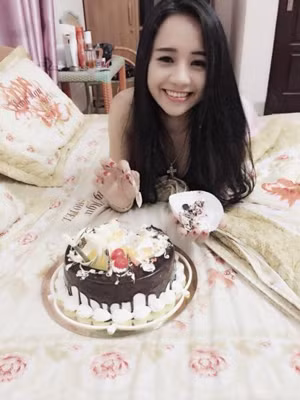 Trái với hình ảnh "hotgirl" xinh đẹp trên mạng, Tô Hải Yến có quá khứ bất hảo và lối sống buông thả, giang hồ.