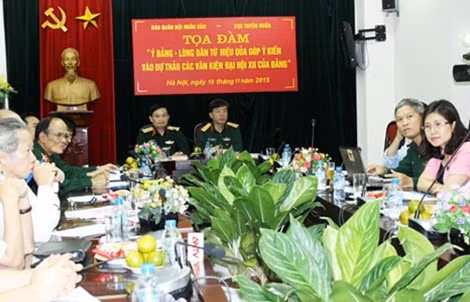 Các đại biểu tại buổi tọa đàm “ Ý Đảng- lòng dân từ hiệu quả góp ý vào dự thảo các văn kiện Đại hội XII của Đảng”.
