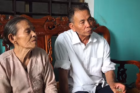 Vợ chồng cô Thông hiện nay. Ảnh: Hoàng Lam.