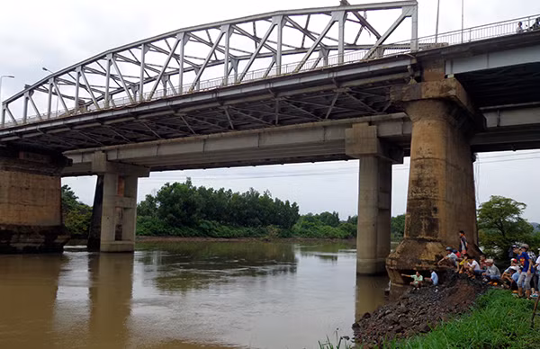 Cầu Sêrêpốk, nơi xảy ra vụ việc.