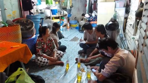 Căn nhà tềnh toàng mà ông Minh đang định cầm cố để sang Hàn Quốc đưa thi thể con về.