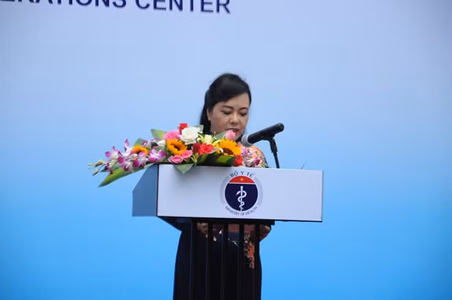 Bộ trưởng Bộ Y tế Nguyễn Thị Kim Tiến phát biểu tại buổi lễ khánh thành trung tâm EOC.