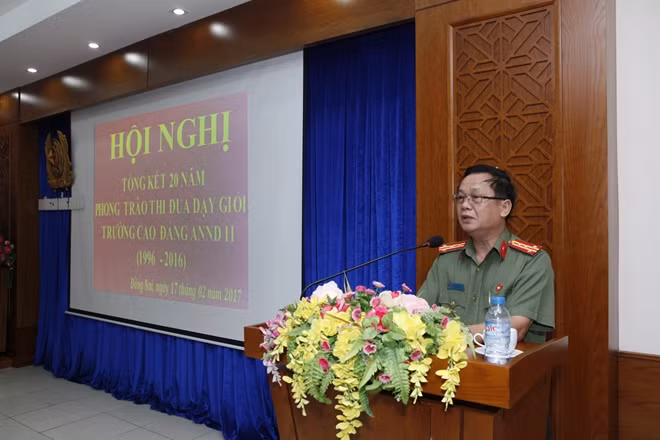 Đại tá Hiệu trưởng Lê Văn Thiện phát biểu tại Hội nghị.