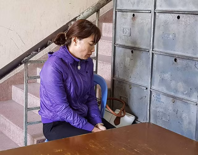 Bà Mỹ Linh chủ cơ sở mẫu giáo Mầm Xanh trả lời câu hỏi tại cơ quan điều tra Công an Quận 12