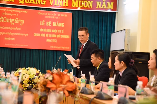 Thiếu tá To Rithy, Phó đội trưởng Cục Y tế - Bộ Nội vụ Vương quốc Campuchia phát biểu.