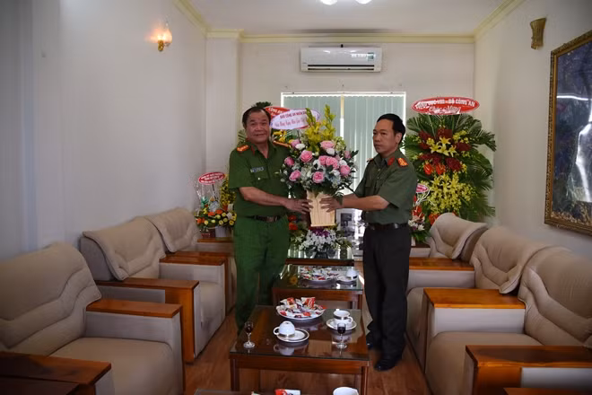 Chúc mừng thầy trò Nhà trường Cao đẳng Cảnh sát Nhân dân II