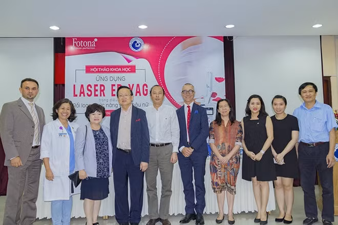 Các y bác sĩ BV Từ Dũ, Hùng Vương TP Hồ Chí Minh và các Chuyên gia Quốc tế tại hội nghị.