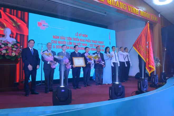 6 tập thể và 11 cá nhân của BV được trao tặng Bằng khen của Chủ tịch UBND TP Hồ Chí Minh.