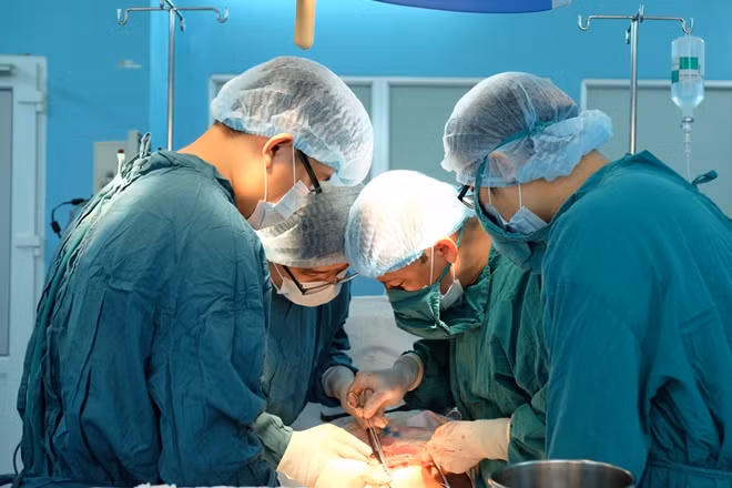 Phẫu thuật tạo hình cho một bệnh nhân bị tổn thương vùng kín tại Bệnh viện Bình Dân TP Hồ Chí Minh (hình minh hoạ) Phẫu thuật tạo hình cho một bệnh nhân bị tổn thương vùng kín tại Bệnh viện Bình Dân TP Hồ Chí Minh (hình minh hoạ)