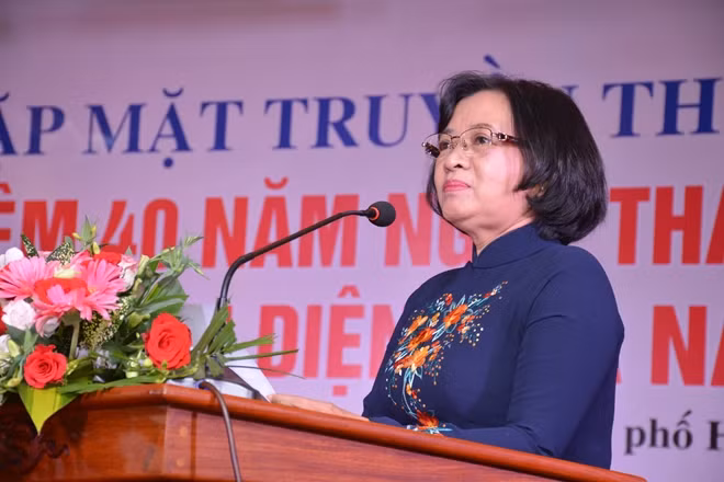 Trưởng Ban Tuyên giáo thành uỷ Thân thị Thư phát biểu tại hội nghị.