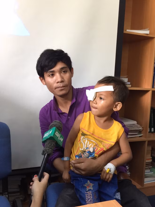 Bé Y Khương M'Lo đã được phẫu thuật thành công, khả năng phục hồi mắt tốt sau ca mổ.