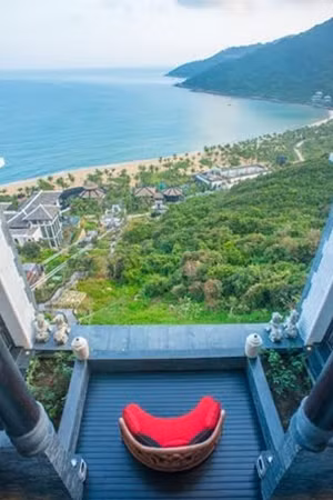 Khu nghỉ dưỡng InterContinental Danang Sun Peninsula Resort sang trọng và đẳng cấp.