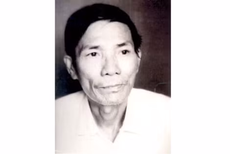Nhà thơ Duy Khán.