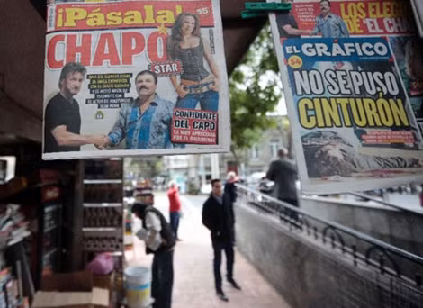 Các bài báo đăng tải về mối liên hệ giữa Sean Penn, Kate del Castillo và El Chapo. (Ảnh: Getty).