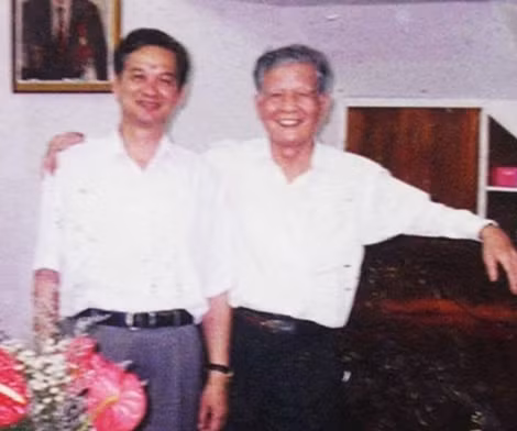 Thủ tướng Nguyễn Tấn Dũng với ông Huỳnh Việt Thắng tại nhà riêng (khi đồng chí là Phó Thủ tướng thường trực Chính phủ).