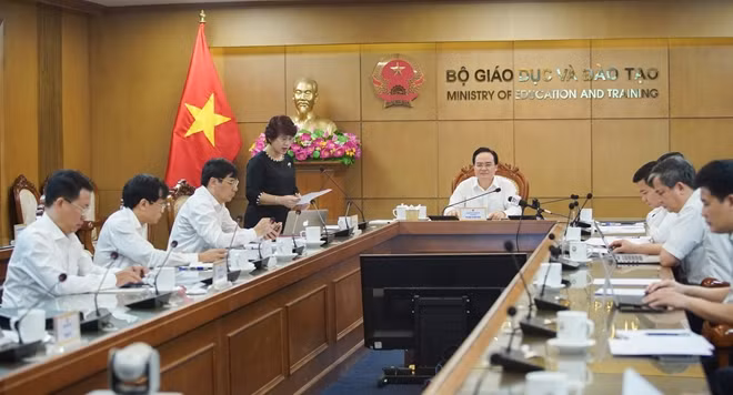 Các đại biểu tại Bộ GD & ĐT thảo luận phương án tuyển sinh