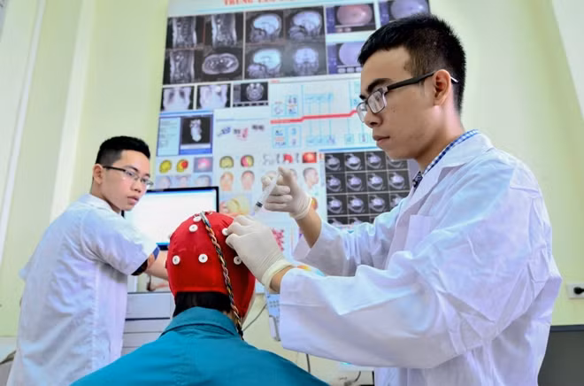 Giờ thực hành thí nghiệm bộ môn Công nghệ Y sinh Viện Điện tử viễn thông của Trường ĐHBK Hà Nội.