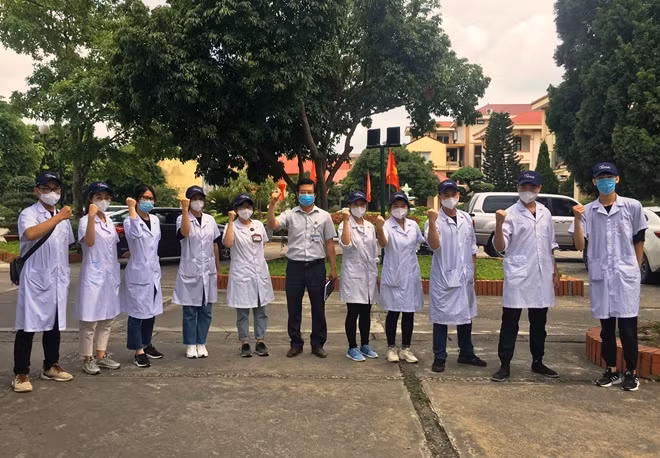 Sinh viên Trường ĐH Y Hà Nội quyết tâm lên đường đẩy lùi dịch bệnh tại vùng dịch nóng bỏng