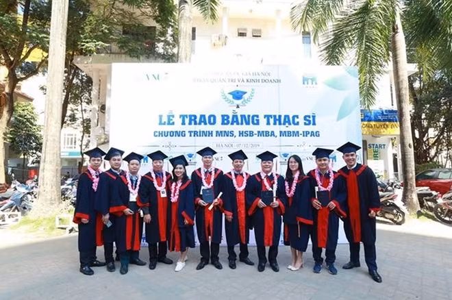 Các tân thạc sĩ Quản trị An ninh phi truyền thống của Đại học Quốc gia Hà Nội
