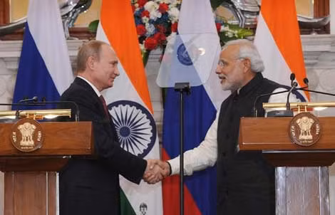 Tổng thống Nga Vladimir Putin (trái) hội đàm với Thủ tướng Ấn Độ Narenda Modi. Tổng thống Nga Vladimir Putin (trái) hội đàm với Thủ tướng Ấn Độ Narenda Modi.