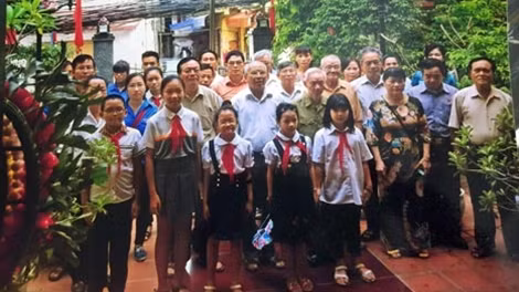 Cán bộ, nhân dân KDC 12 với nhiều hoạt động tình nghĩa.