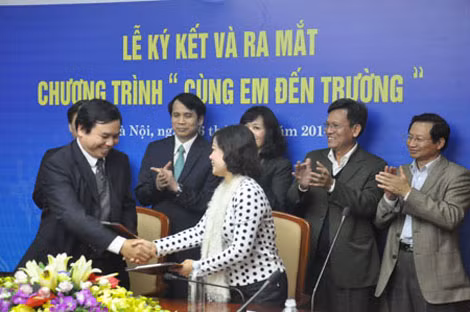 Đại diện Bộ GD- ĐT và VTV ký thỏa thuận hợp tác. Đại diện Bộ GD- ĐT và VTV ký thỏa thuận hợp tác.