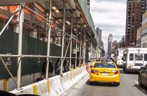Hành lang an toàn cho vỉa hè tại New York.
