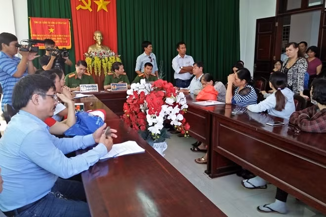 Người dân đến nộp đơn tố giác và làm việc với Phòng PC46 Công an tỉnh Bà Rịa-Vũng Tàu hồi cuối 2017.