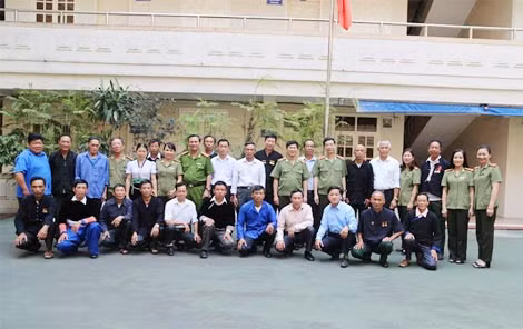 Thiếu tướng Phạm Văn Miên, Tổng Biên tập Báo CAND với các đại biểu tham dự cuộc gặp