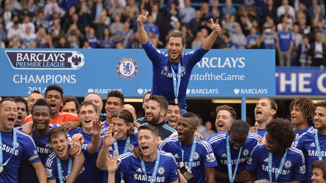 Trong mùa giải mà sức mạnh tập thể, chiều sâu đội ngũ của Chelsea phát huy hiệu quả rất lớn, cá nhân Eden Hazard vẫn nhận được những lời khen ngợi đặc biệt. Anh là nguồn cảm hứng quan trọng cho các đợt tấn công của Chelsea và được vinh danh bằng ba giải thưởng cá nhân quan trọng, gồm Cầu thủ hay nhất mùa của Hiệp hội Cầu thủ Chuyên nghiệp, Hiệp hội Ký giả Bóng đá và Ban tổ chức Ngoại hạng Anh.