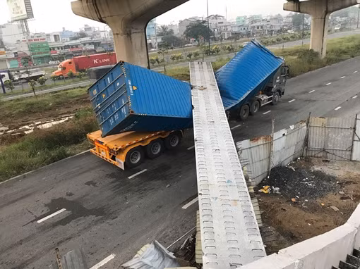 Sập cầu do xe tải chở vượt tải trọng gần 10 lần ảnh 5