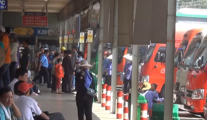 Dù lượng hành khách đông vào dịp tết tại bến xe nhưng vật giữ được trật tự