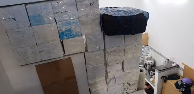 Hàng trăm ngàn bao cao su, gel bôi trơn được sản xuất tại đây