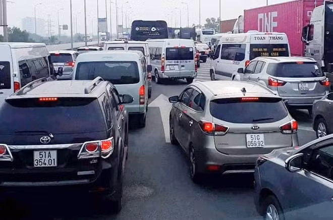 Vụ tai nạn khiến giao thông trên cao tốc hướng TP Hồ Chí Minh đi Đồng Nai bị ùn tắc
