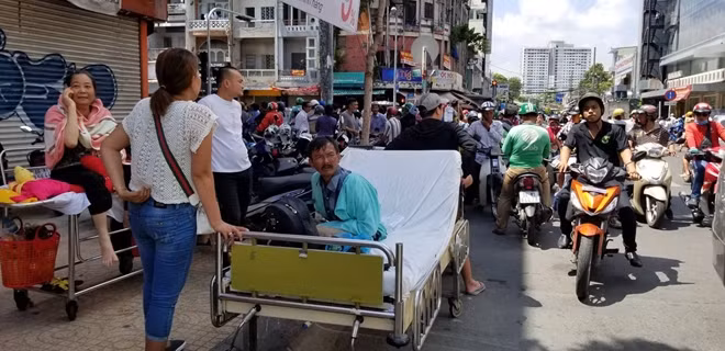 Bệnh nhân nội trú tại bệnh viện được di tản đến nơi an toàn