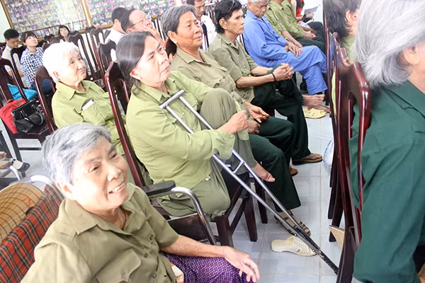 Các thương binh nặng tại Trung tâm Điều dưỡng có mặt đông đủ tham gia chương trình.